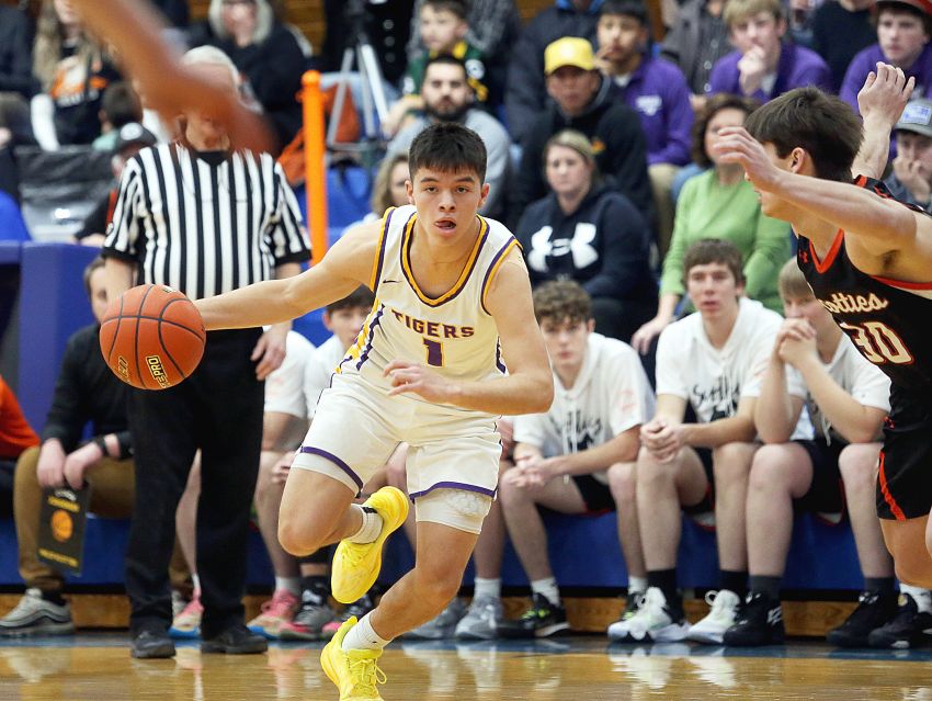 Prolific scorers, dominant post players highlight Class B all-state first team 