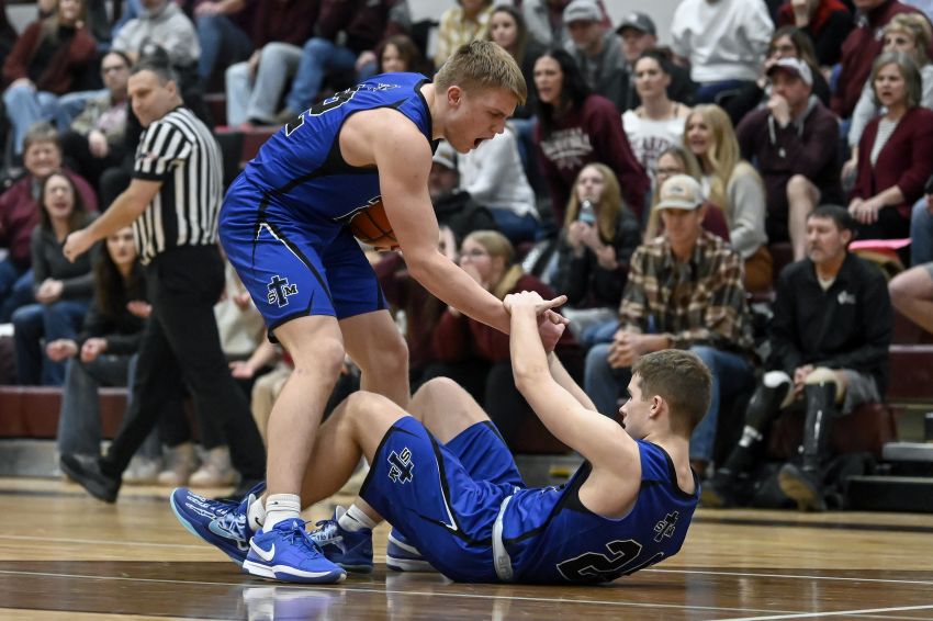 Jan. 28 Boys Basketball Roundup - Ashton Paulsenâ€™s layup with 3 seconds left lifts St. Thomas More past Spearfish 