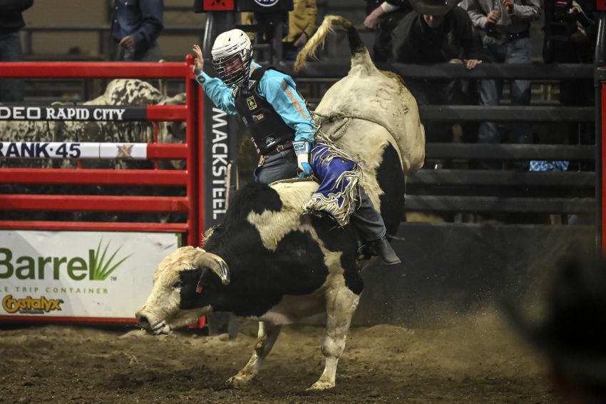 Letcher bull rider Mason Moody returns to South Dakota roots, eyes another NFR run in December 