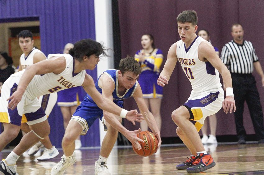 Feb. 3 Basketball Roundup - Joe Sayler scores 38 points to power White River victory 
