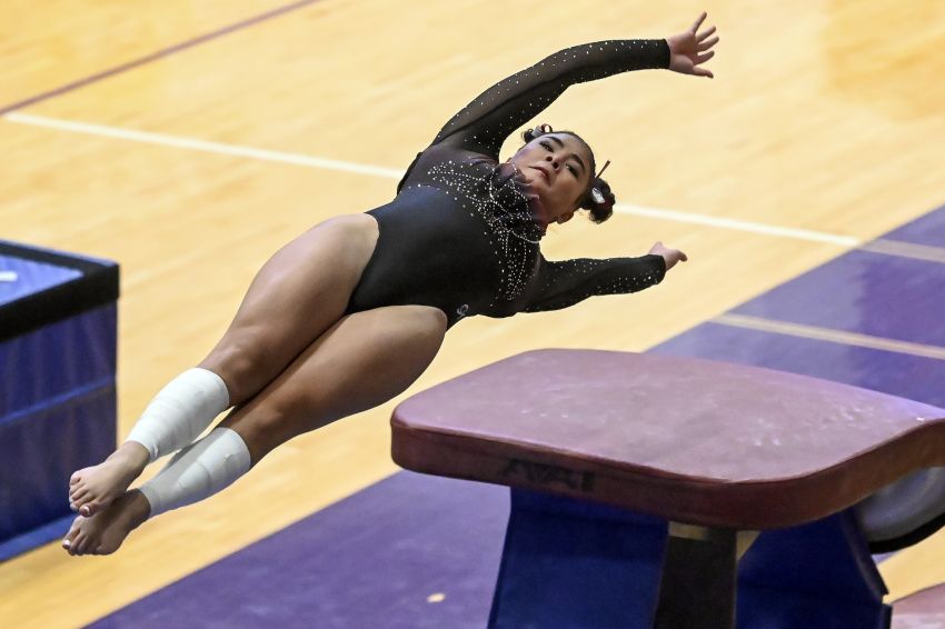 Estelline/Hendricksâ€™s Trias, Harrisburgâ€™s Maeschen claim state all-around titles 
