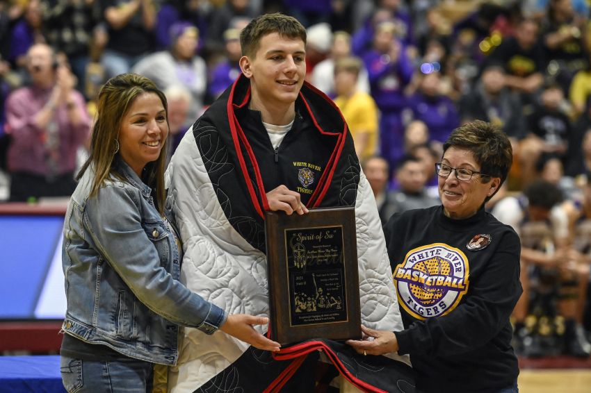 Boys basketball Spirit of Su, Spirit of Six award winners 