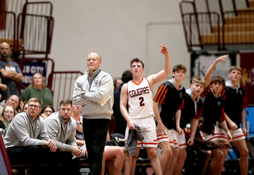 Viborg-Hurleyâ€™s Shane Warwick to coach against son Walker in Class B semifinals 