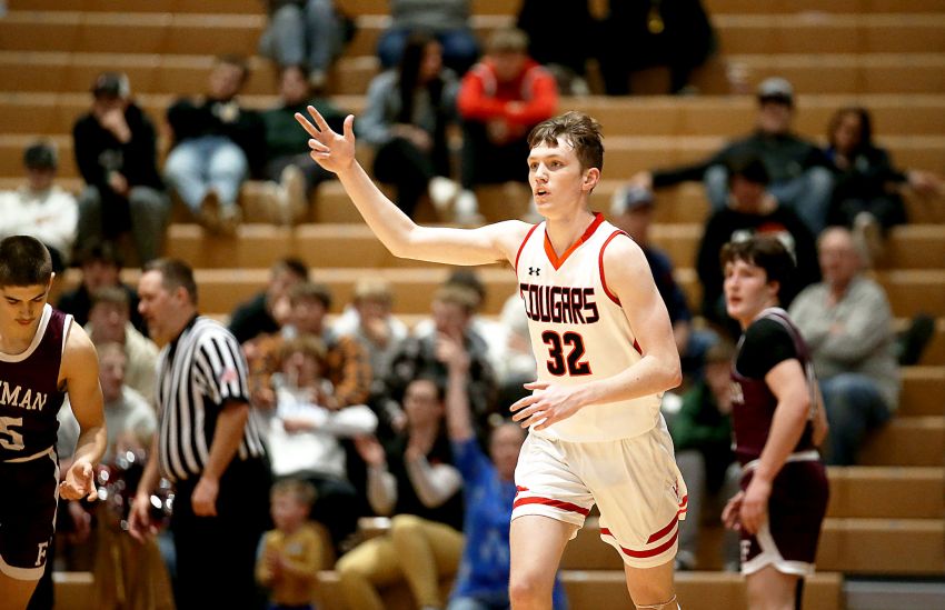 Viborg-Hurley flips script on Freeman, advances to Class B semifinals 