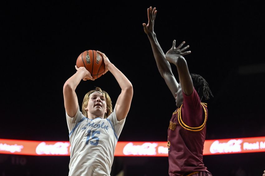 Class AA Boys Basketball Roundup - Sioux Falls Lincoln powers past Harrisburg for third place
