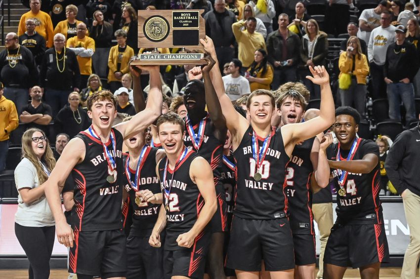 In Class AA rematch, Lynx come out victorious over Mitchell Kernels