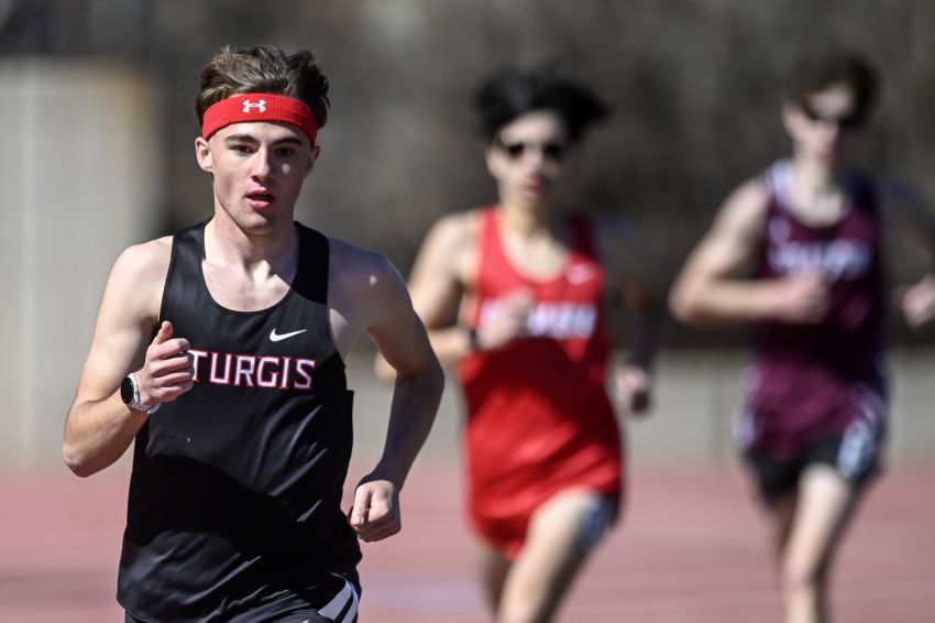 Sturgis senior Ty Petrocco wins fast 1,600-meter run to highlight action at West River AA preview