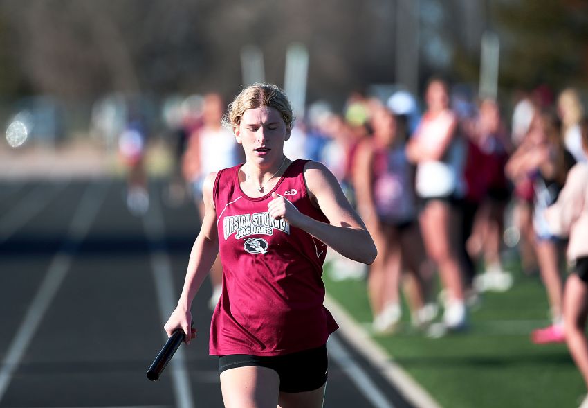 Corsica-Stickneyâ€™s Braylee Bordewyk makes Jaguar relay teams dangerous Class B contenders