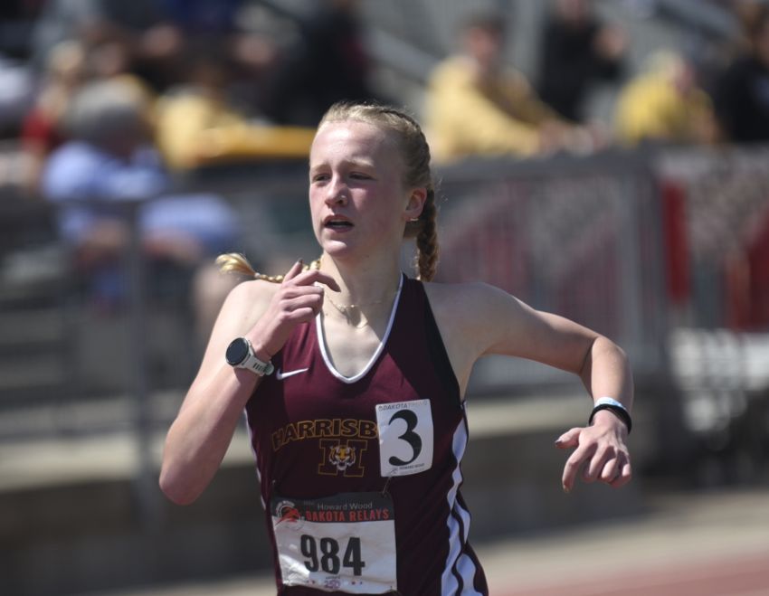 Harrisburg girls, Brandon Valley boys win ESD track and field titles 