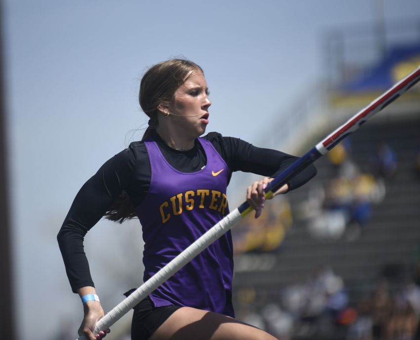 Custer’s Tenlee Stiefel breaks pole vault meet record at Howard Wood Dakota Relays