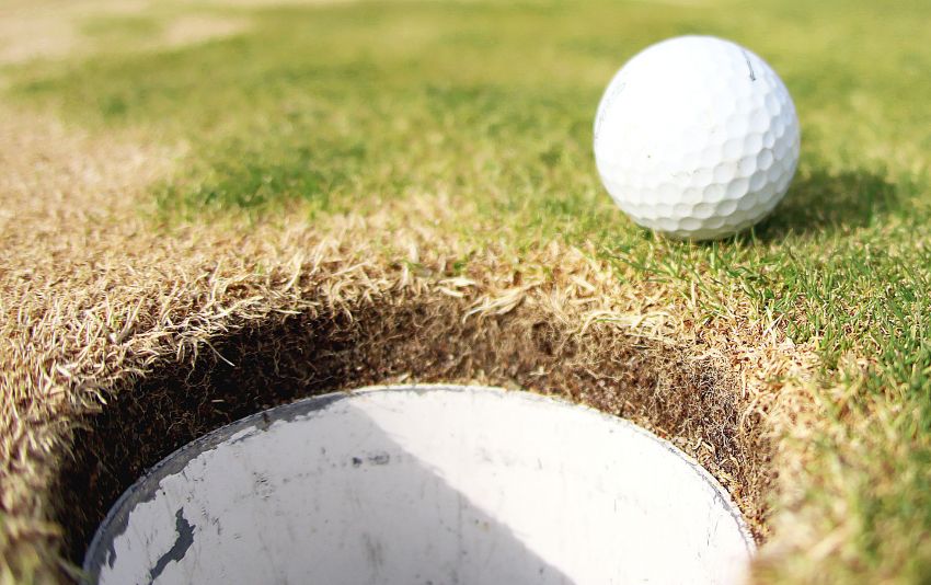 Mitchell girls win Huron Invitational by one shot 