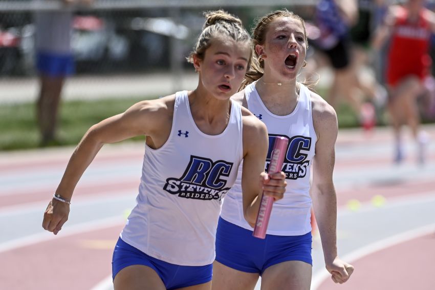 Stevens Raidersâ€™ 400-meter relay stuns themselves, sets new state record at Black Hills Classic
