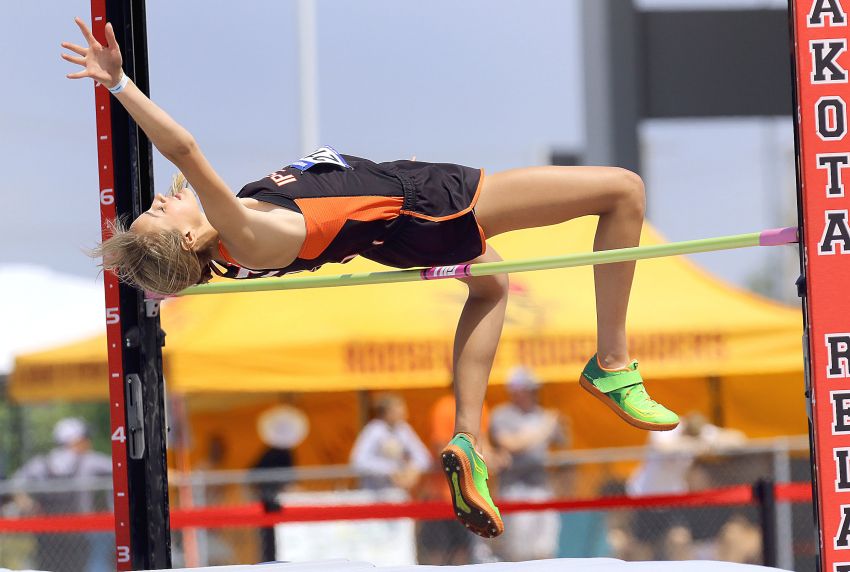 Ipswich girls, Menno boys take leads at Class B state track meet