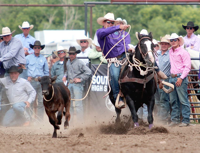 Smithwickâ€™s Gabe Glines, Woonsocketâ€™s Tierney Breen shine at Mondayâ€™s National High School Finals Rodeo 