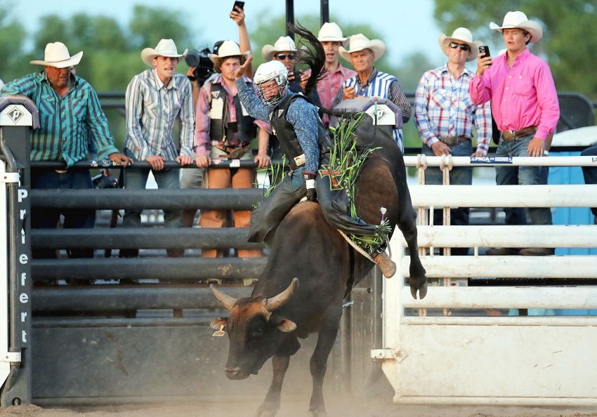 Letcherâ€™s Mason Moody takes commanding lead in bull riding competition at National High School Finals Rodeo