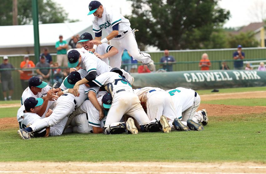 Dell Rapids Mudcats repeat as Class B amateur baseball champs  