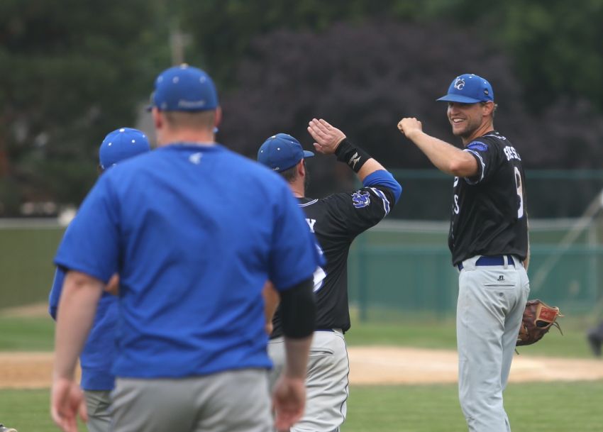 Derek Graesserâ€™s complete-game performance sends Winner/Colome into Class B quarterfinals