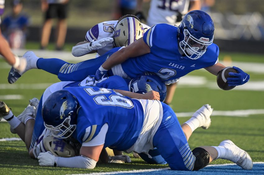 Class 9A Playoff Football Preview - Undefeated teams Wall, Warner sit atop playoff bracket  