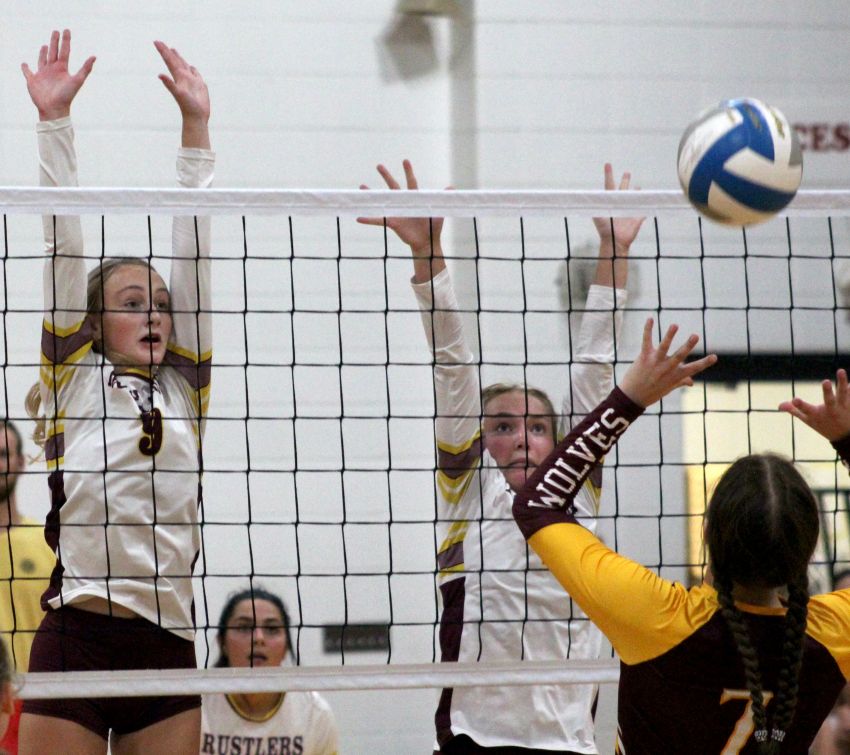 Sept. 8 Volleyball Roundup - Ethan picks up four-set win over Menno