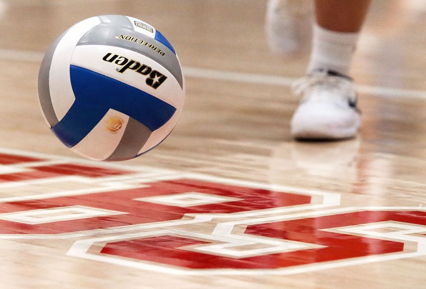 Aug. 29 South Dakota Volleyball Roundup - Dell Rapids outlasts Baltic in five-set match