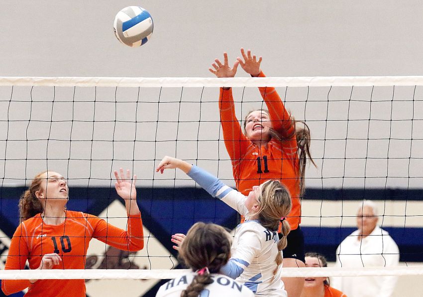 Oct. 17 Volleyball Roundup - Scotland rallies past Hanson for five-set victory 