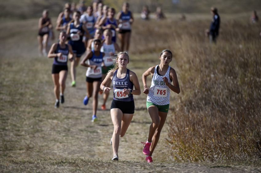 Belle Fourcheâ€™s Lia Mundt, Hill Cityâ€™s Tate Grabow claim Region 5A cross-country championships 