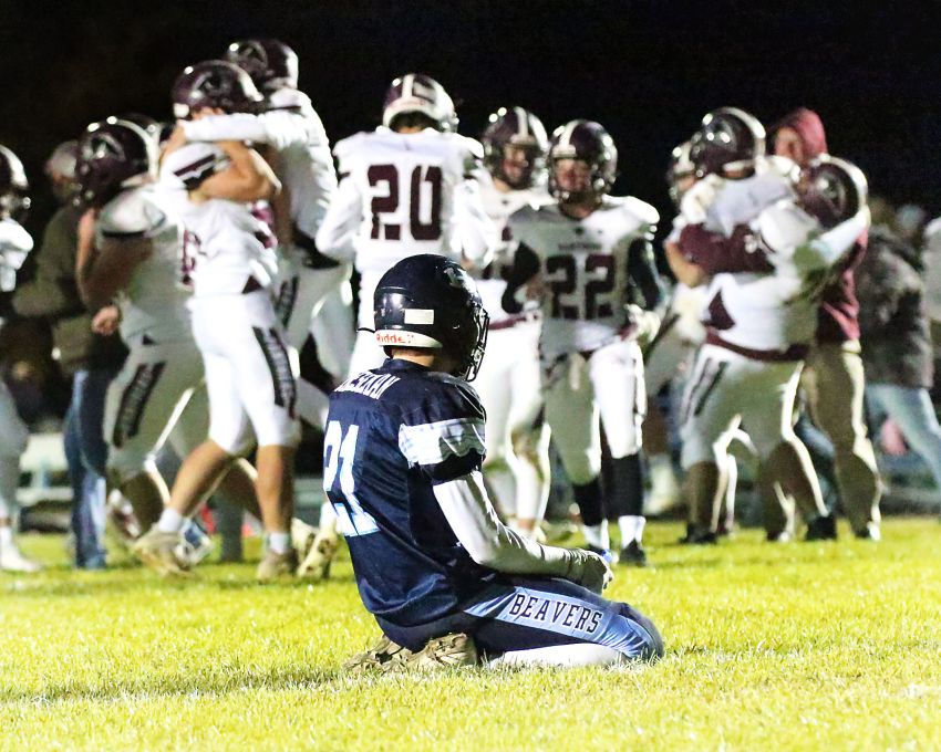 High school football roundup October 28, 2021 - Black Panthers Defense holds on 2-pt Conversion attempt to advance to the Semifinals