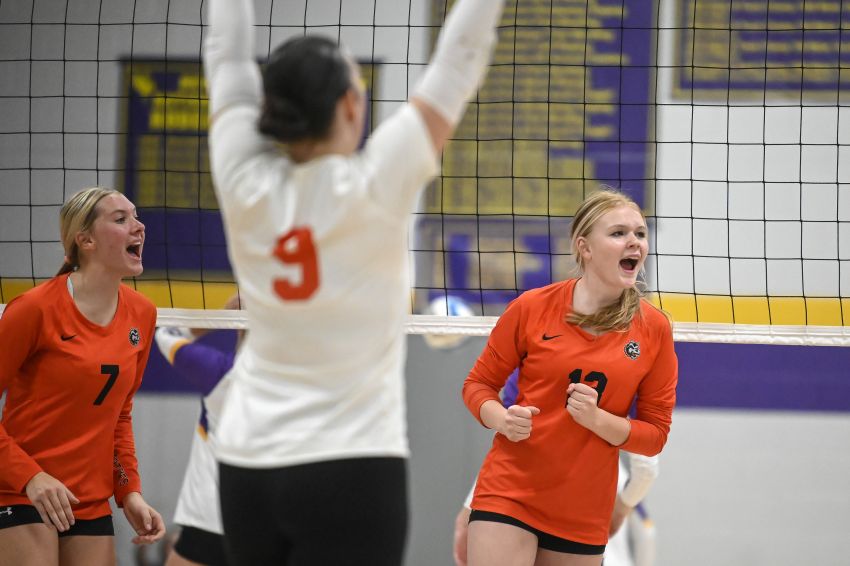 Oct. 29 Volleyball Roundup - Philip Scotties sweep New Underwood Tigers in straight sets 