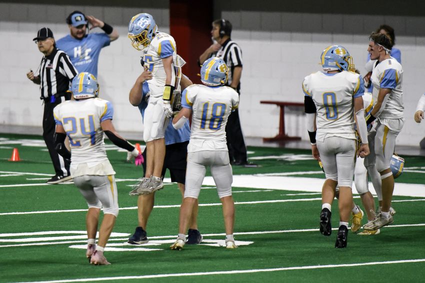 â€˜I have that kind of confidence in himâ€™ - Hamlinâ€™s Easton Neuendorf drills nine-man championship game record 45-yard field goal 
