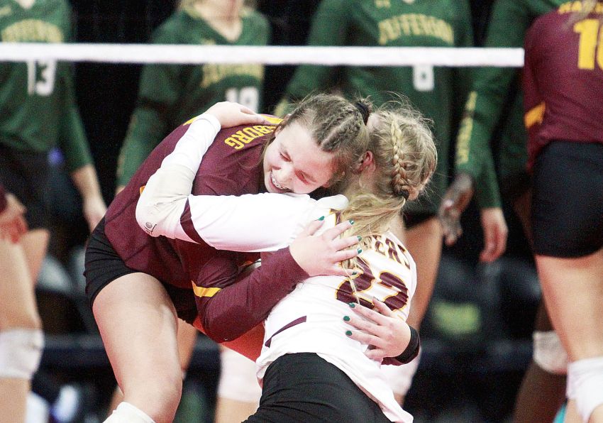 Harrisburg hoists first state championship since 2017
