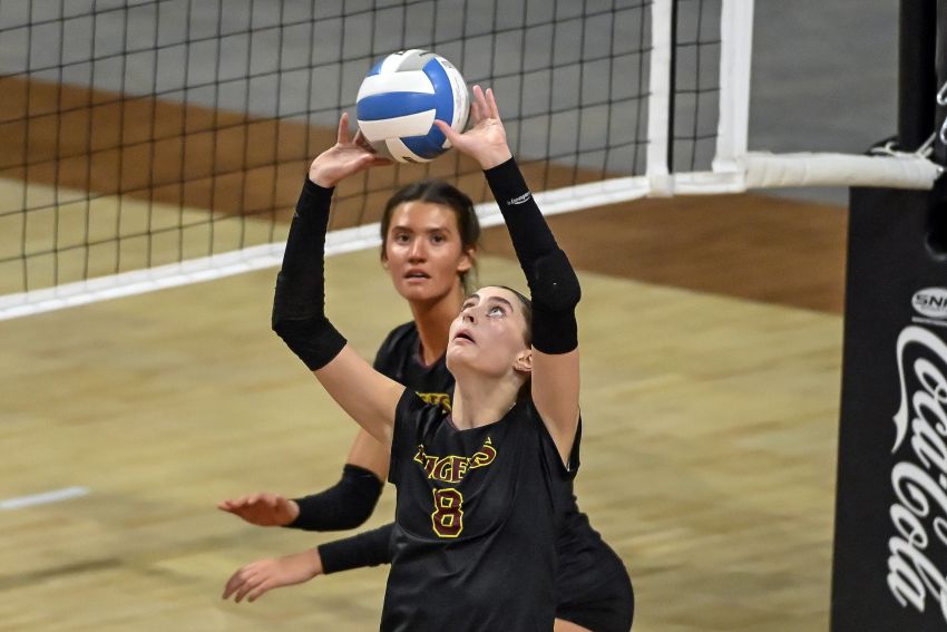 Harrisburg’s Josalyn Samuels announces volleyball commitment to the University of Nebraska Cornhuskers