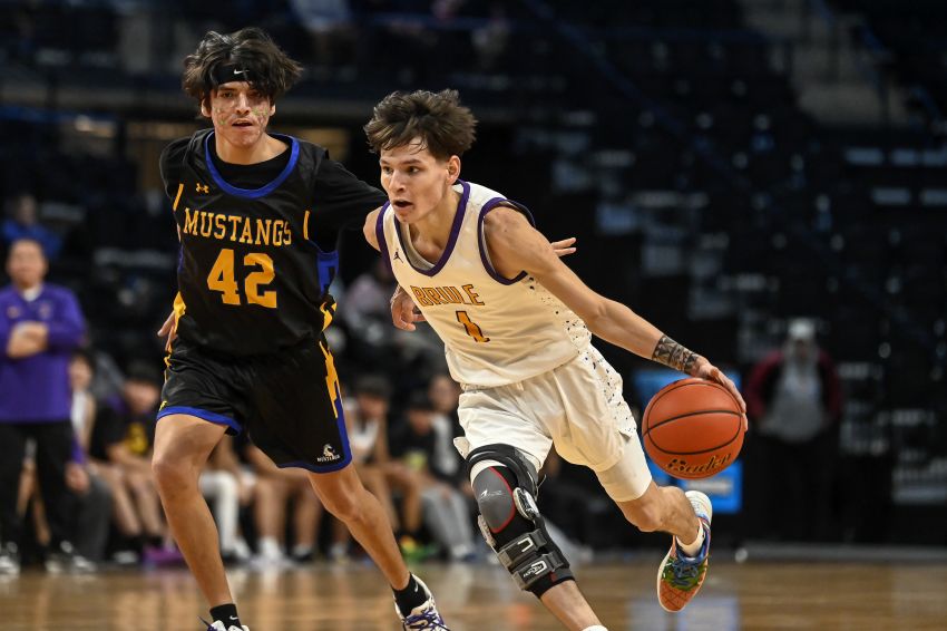 Lower Bruleâ€™s Lane Gray overcomes nagging ACL injury to spark Sioux basketball