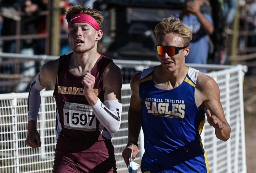 Class B boys cross-country top-25 individual results and team scores 
