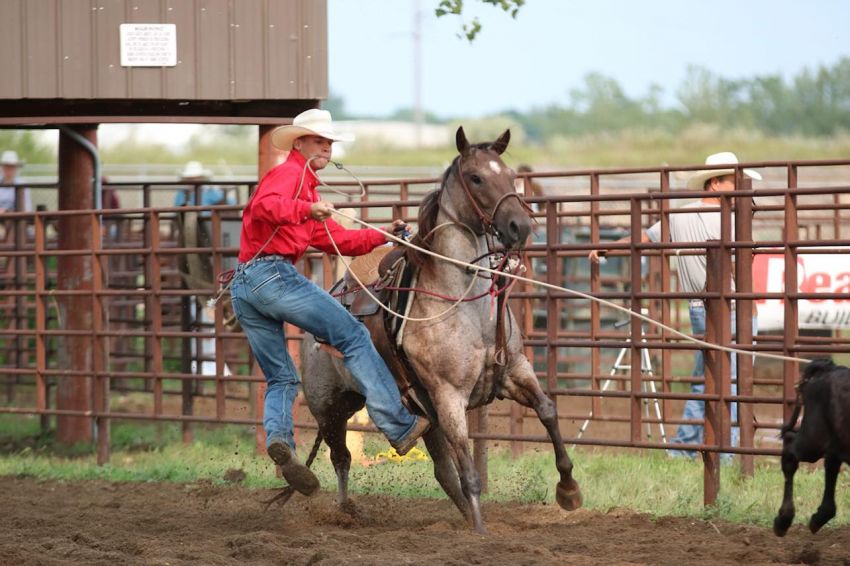 Waubay-Summit athlete Seth Gaikowski buoyed by basketball and rodeo family support