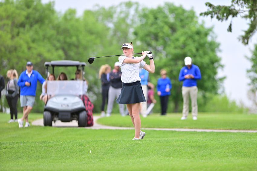 Mitchell Kernels grab Day 1 lead at Class AA golf tourney 