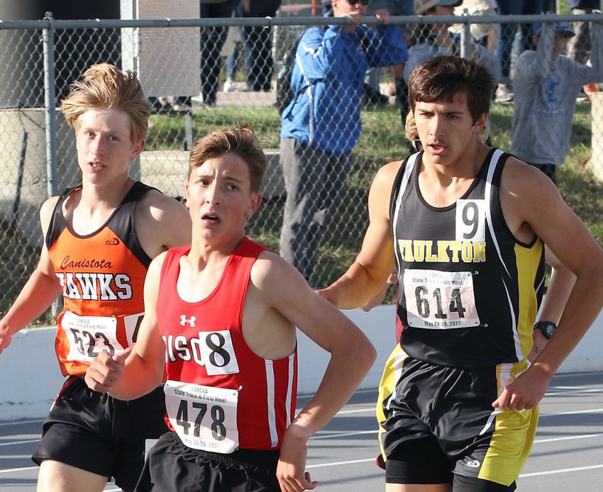 Class B Boys Track and Field Leaders - Bison's Lane Krautschun sets pace in 3,200-meter run 