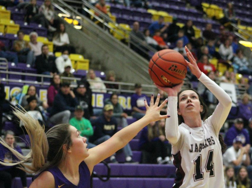 Corsica-Stickney edges familiar foe White River, advances to semifinals 