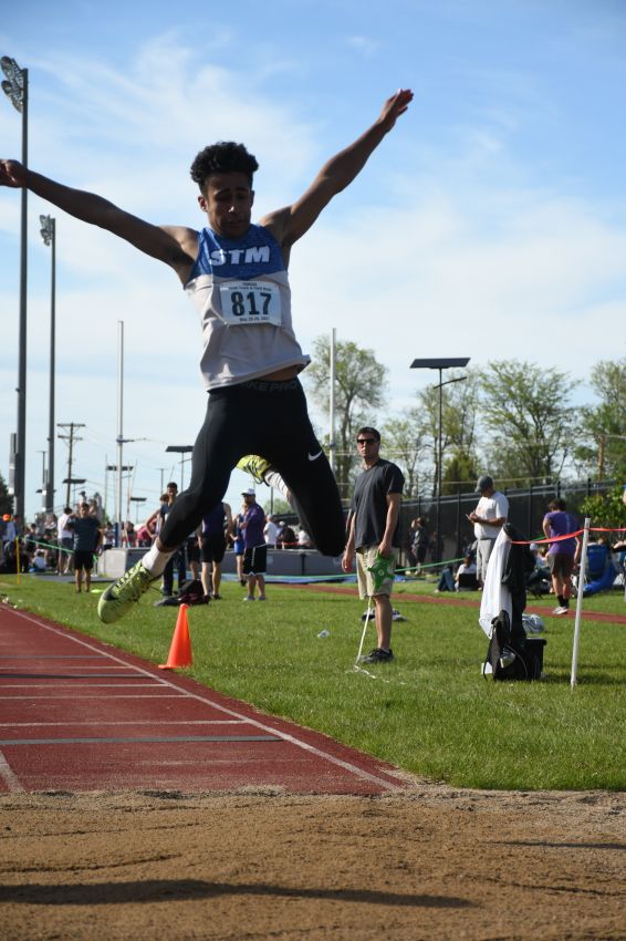 Small schools shine at Queen City Classic track meet