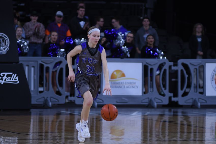 Mount Vernon/Plankinton sophomore Emilee Fox commits to South Dakota State University 