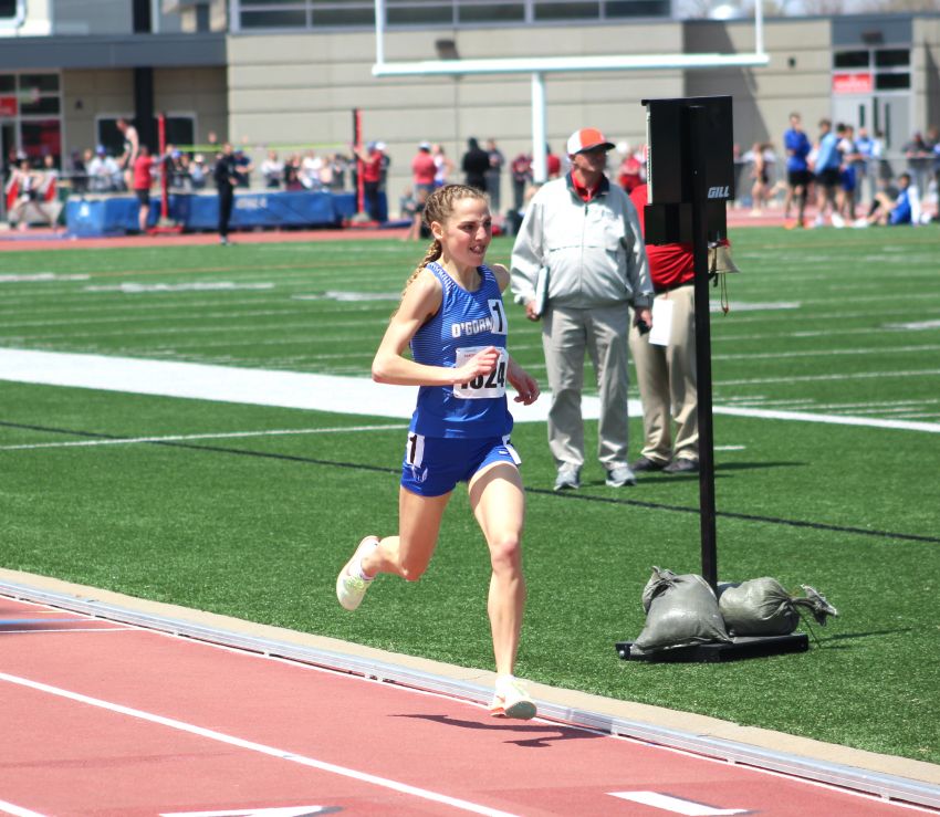 O'Gorman's Alea Hardie runs state's second-fastest time in 1,600-meter run 