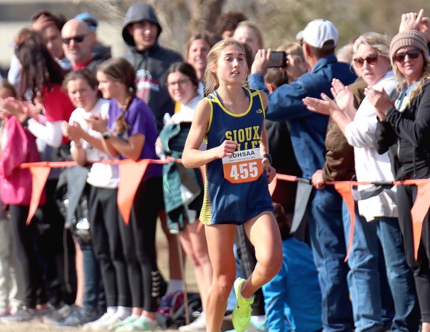 Sioux Valleyâ€™s Isabelle Bloker wins Region 2A girls race, Sioux Falls Christian sweeps team titles 