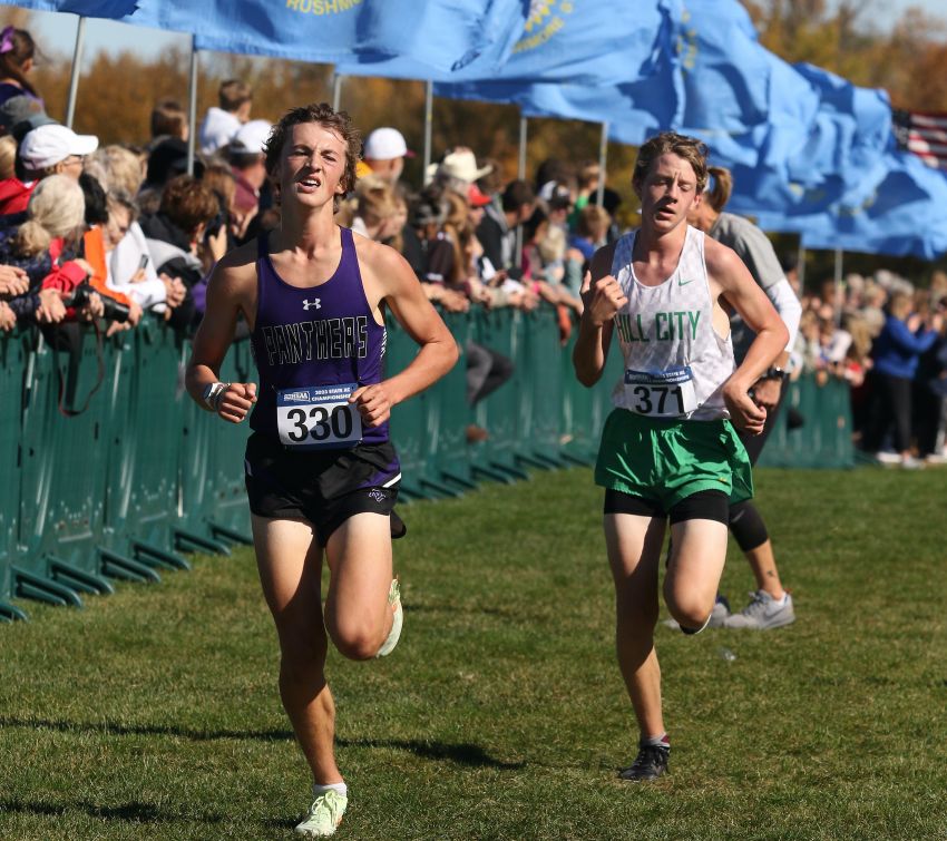 Dakota Valleyâ€™s Jack Brown, Sophia Redler run to Region 3A cross-country titles