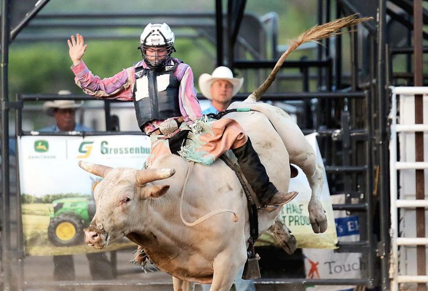 Jestyn Woodward, Dallie Lawrence off to quick starts at National High School Finals Rodeo