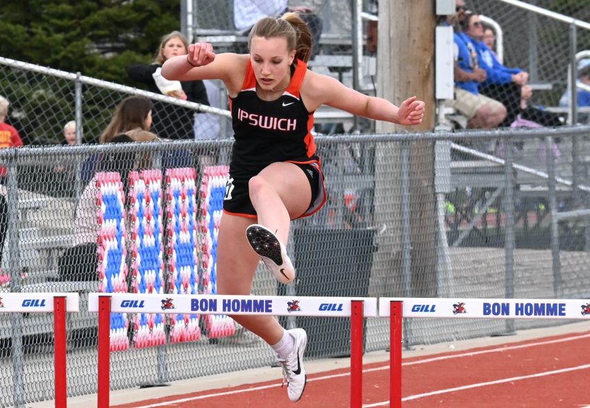 Ipswich sweeps Region 6B track and field team titles 