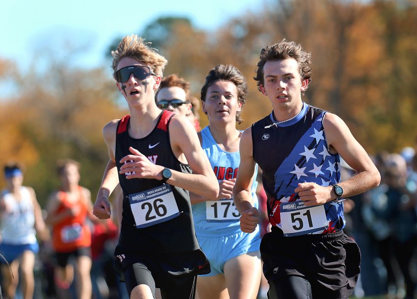 Brandon Valleyâ€™s Mikah Peters, Dupree athletes Spencer Olson and Tayshaun Cudmore run well at Midwest Foot Locker Regional Championships