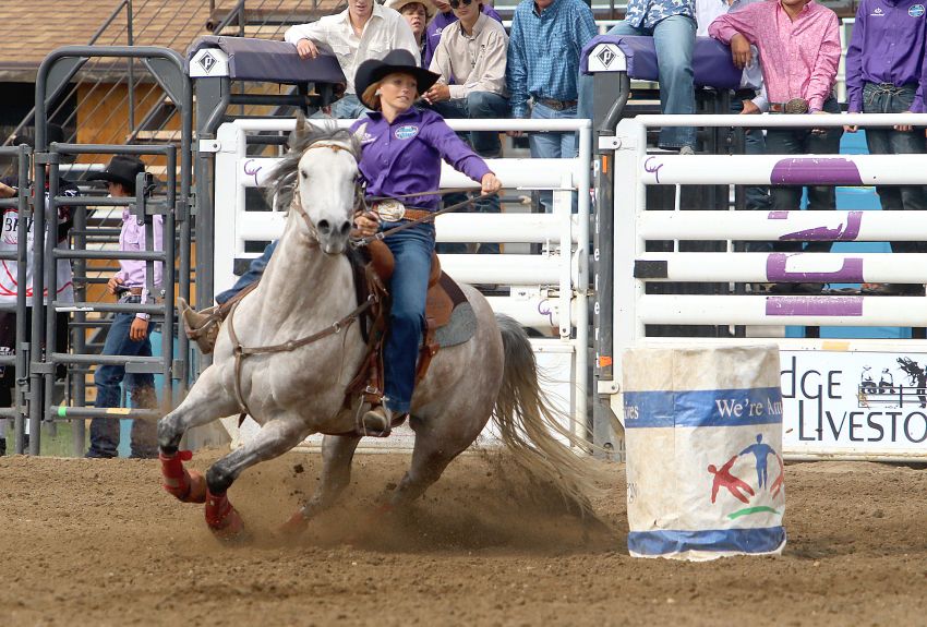 Wallâ€™s Piper Cordes closing in on world title after spectacular barrelâ€™s run Friday 