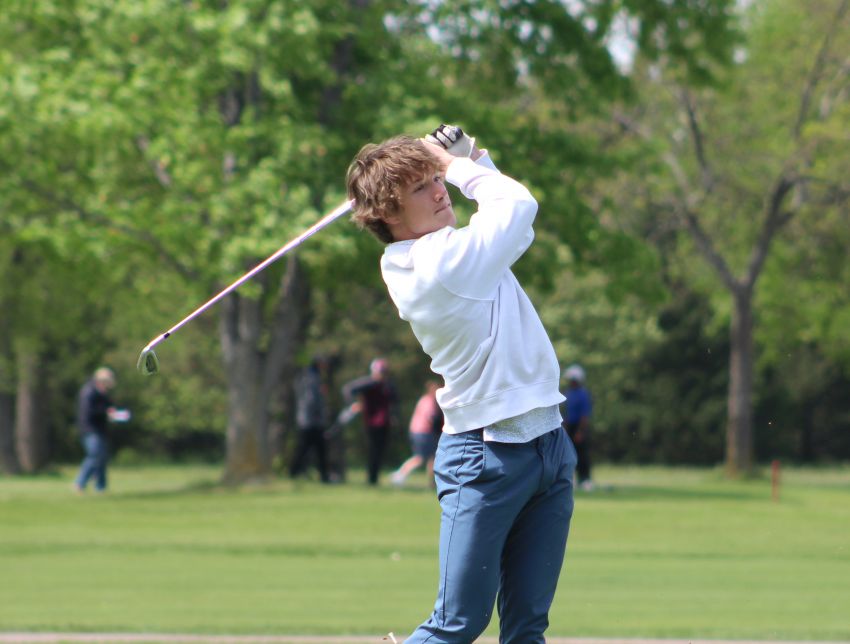 Gregory's Kade Stukel, AC/DC's Abigail Svatos claim Region 4B golf titles 